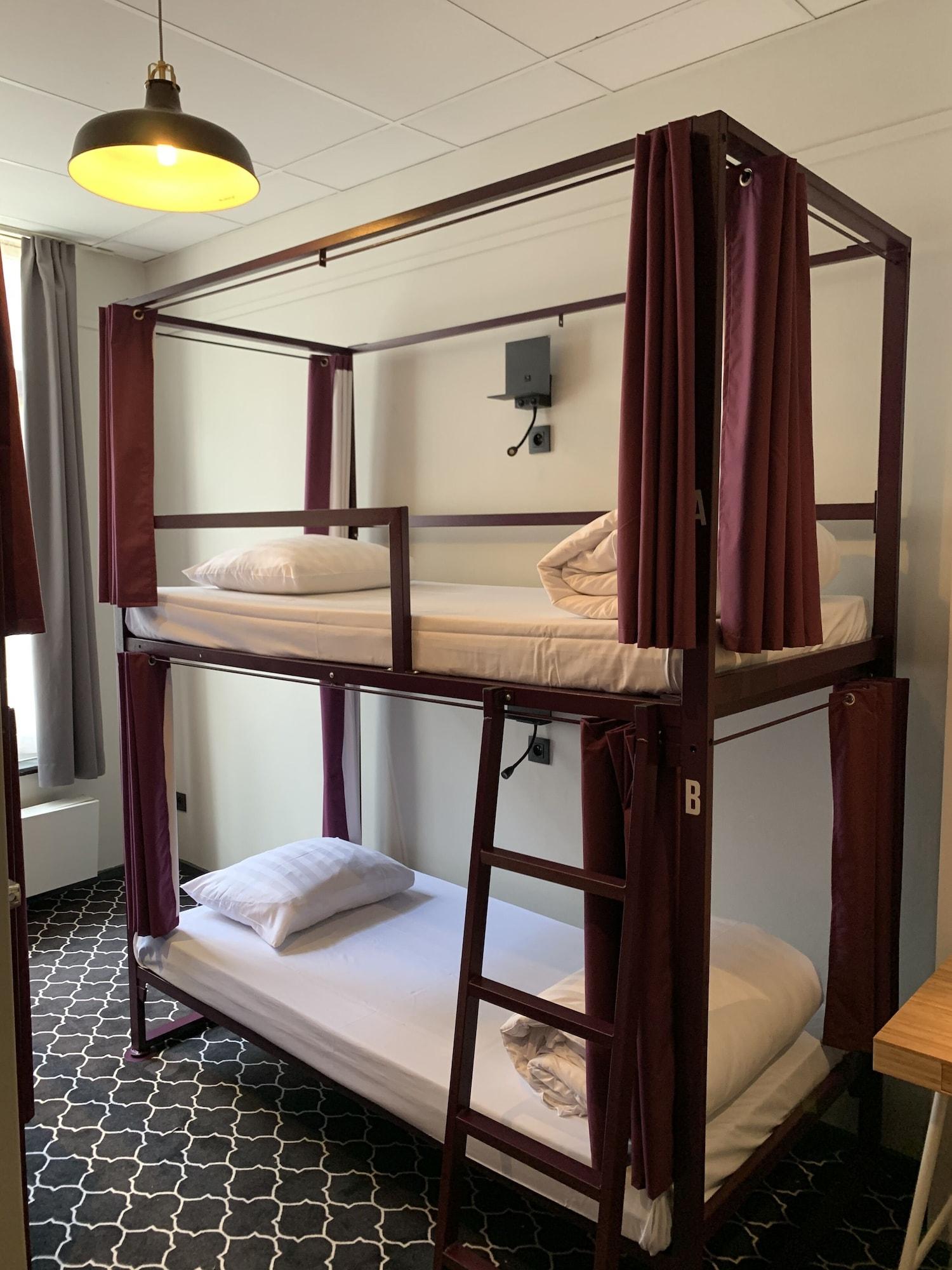 Safestay Grand Place 3*